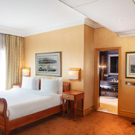 贝鲁特马丁内斯丽笙布鲁酒店 外观 照片 A bedroom at the hotel