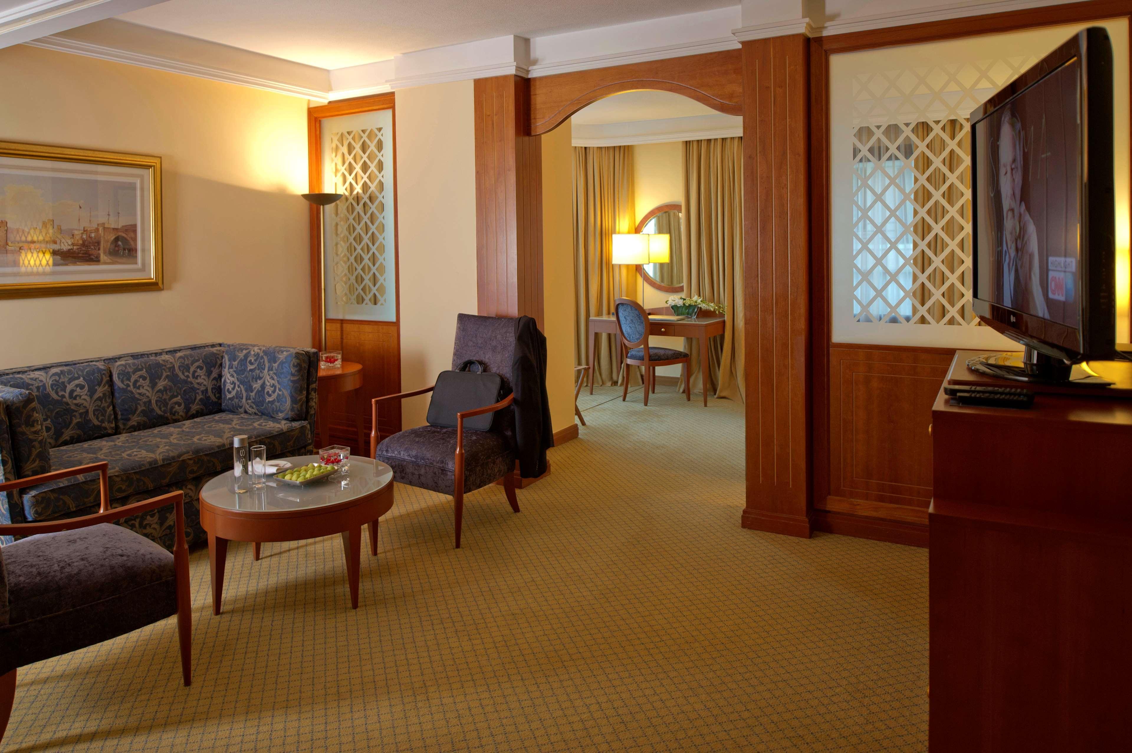 贝鲁特马丁内斯丽笙布鲁酒店 外观 照片 Suite at the Grand Hotel
