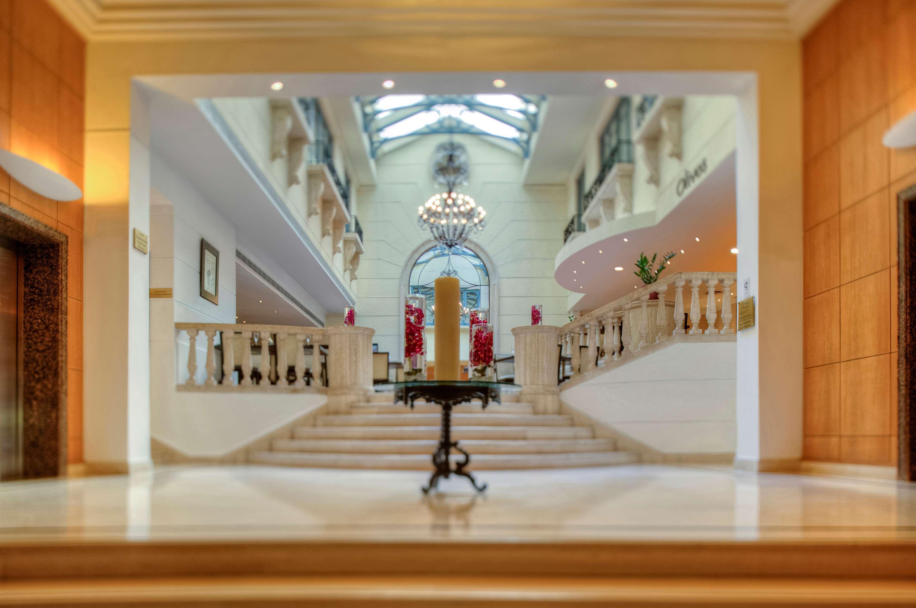 贝鲁特马丁内斯丽笙布鲁酒店 外观 照片 The lobby of the hotel