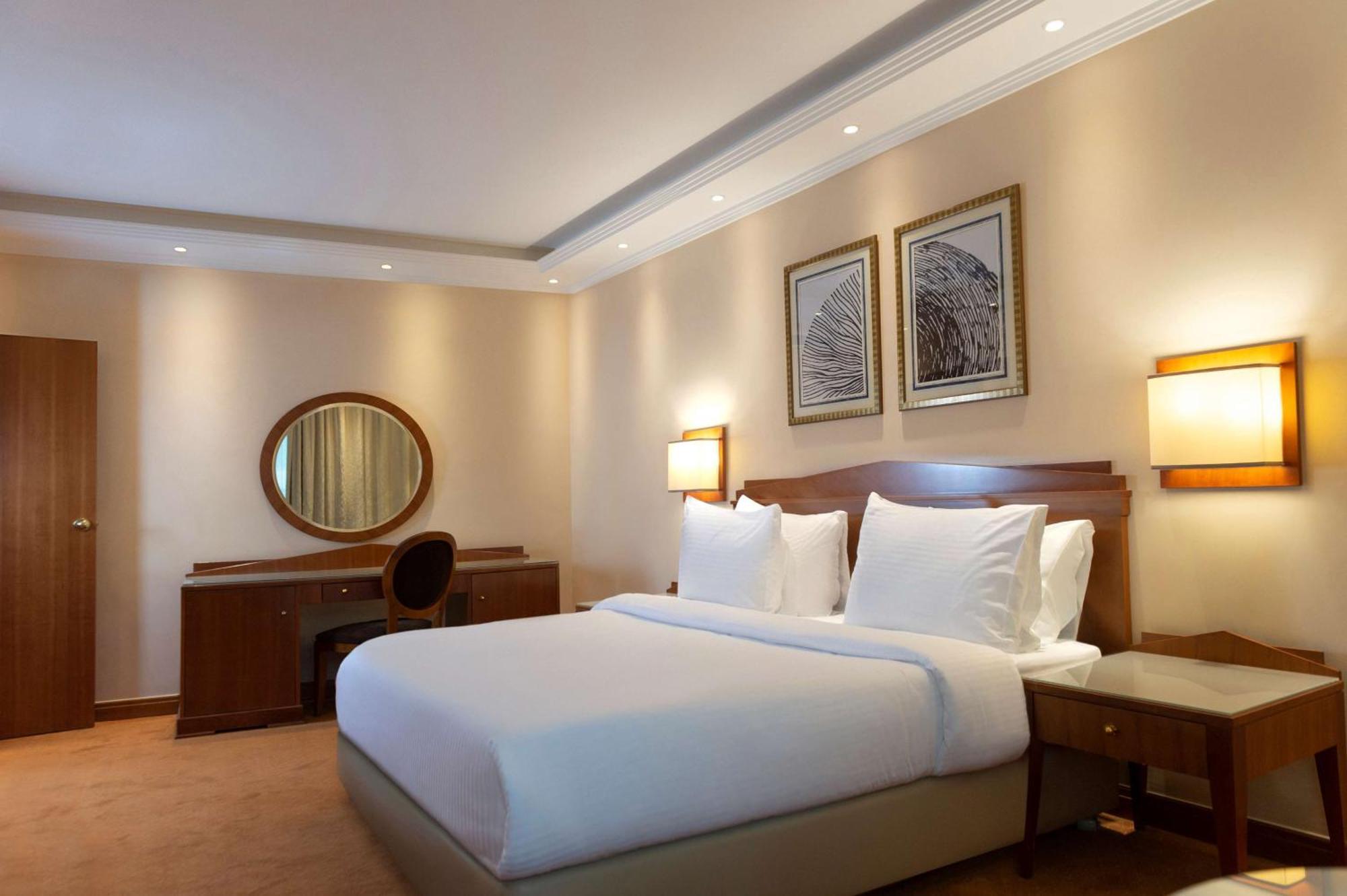 贝鲁特马丁内斯丽笙布鲁酒店 外观 照片 A bedroom at the Taj Bengal