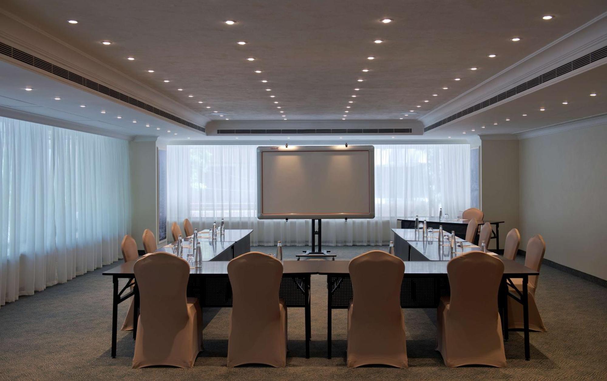 贝鲁特马丁内斯丽笙布鲁酒店 外观 照片 A meeting room