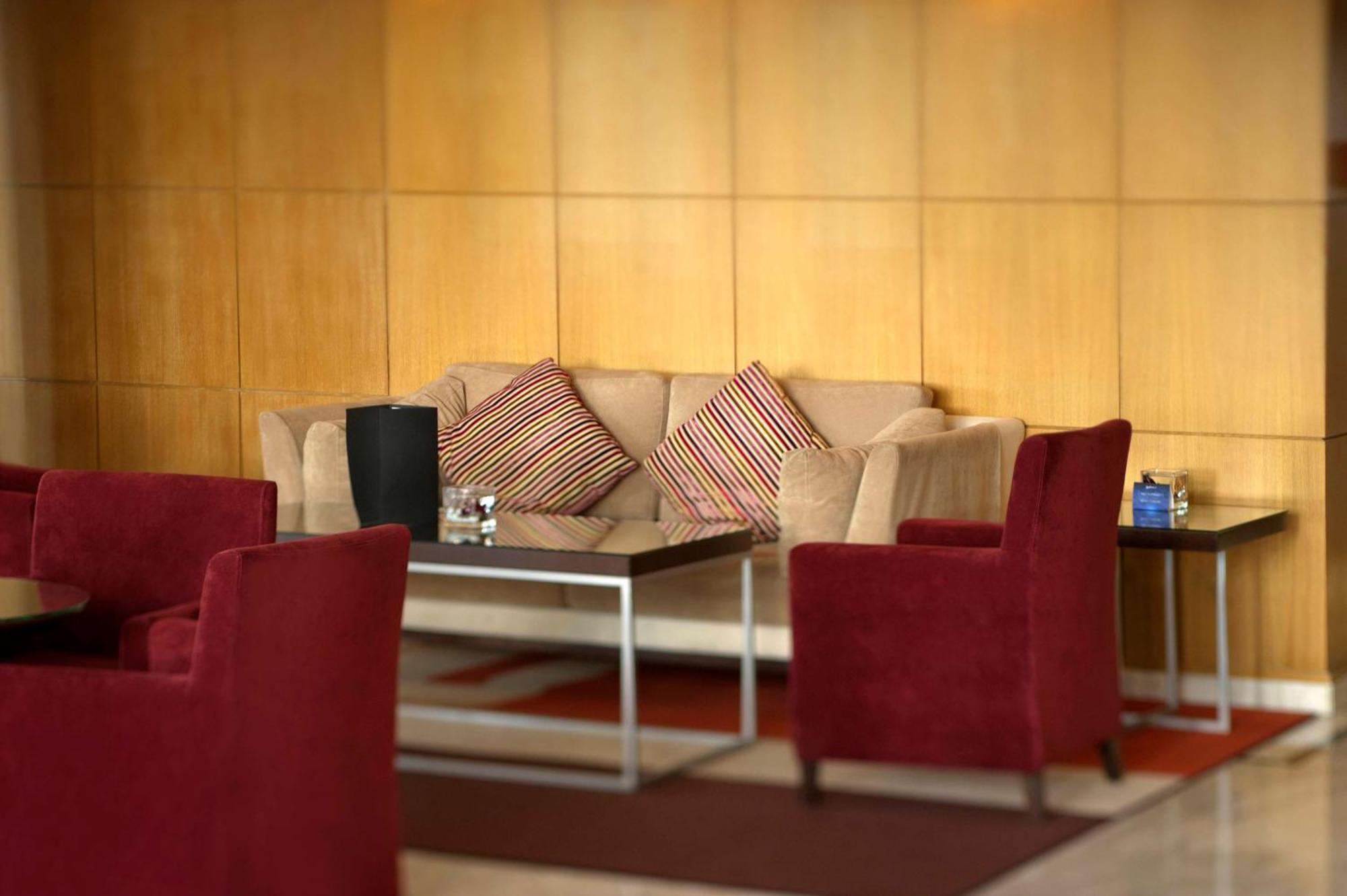 贝鲁特马丁内斯丽笙布鲁酒店 外观 照片 The lounge at the airport