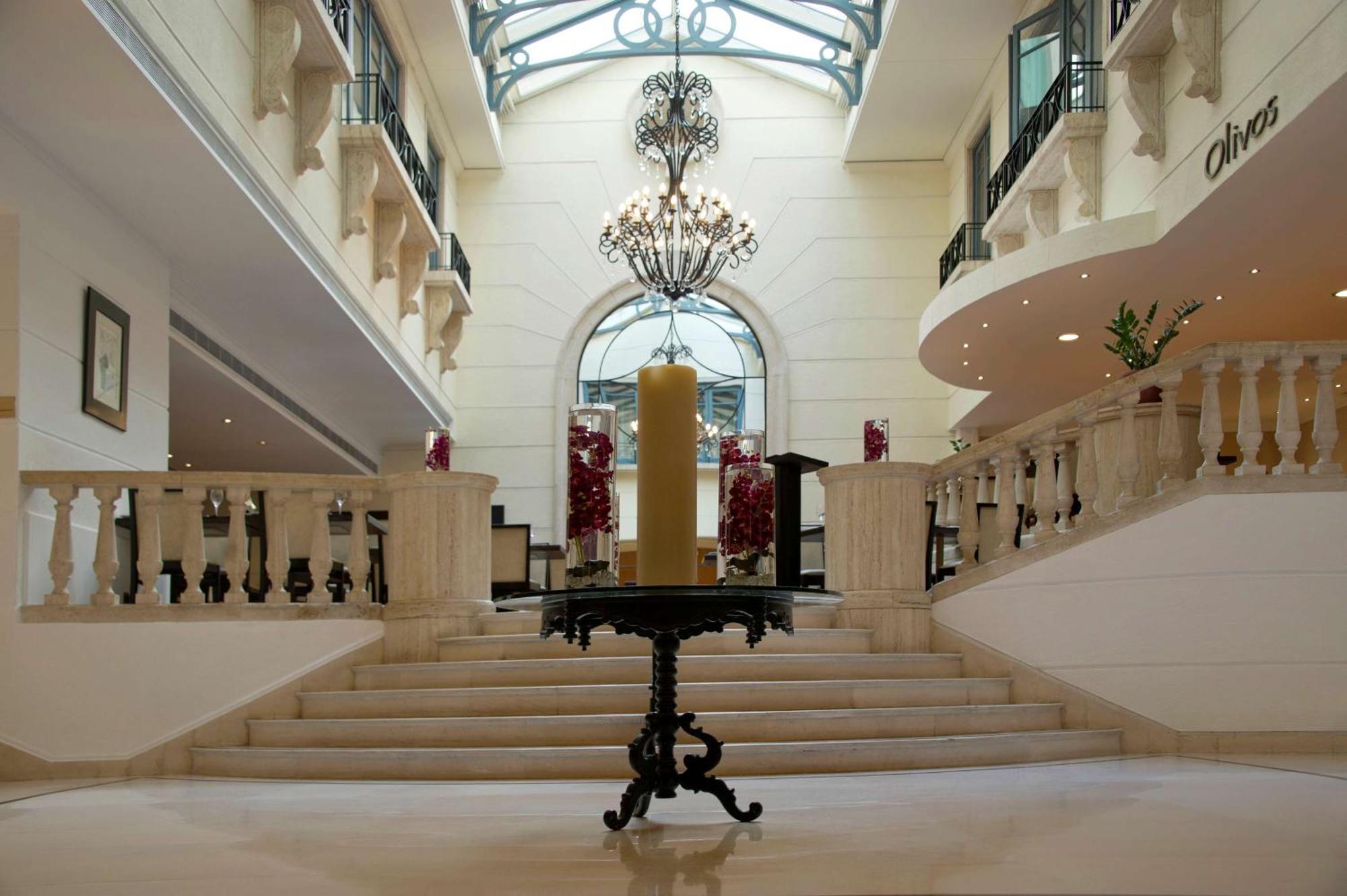 贝鲁特马丁内斯丽笙布鲁酒店 外观 照片 The lobby of the hotel