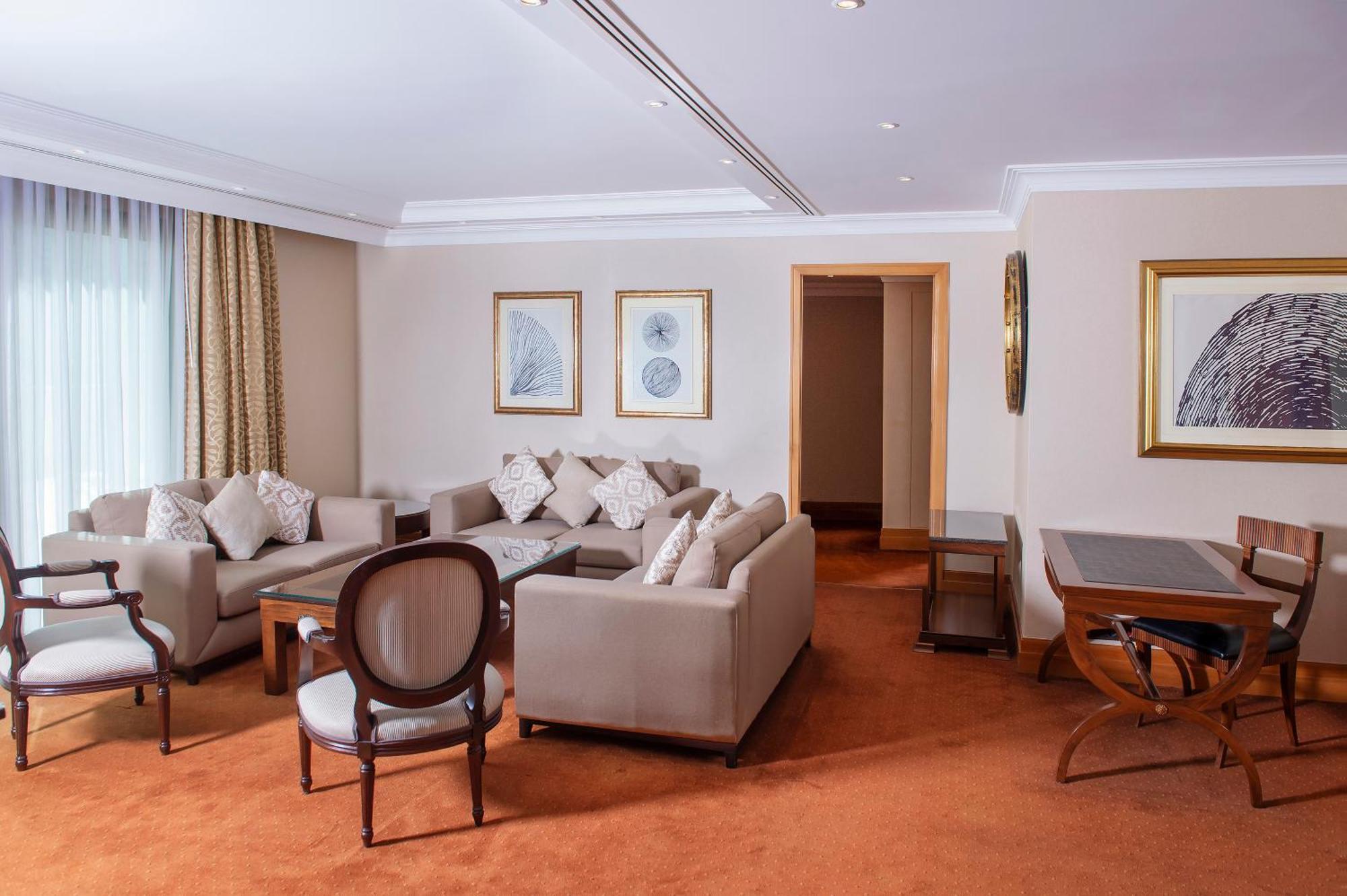 贝鲁特马丁内斯丽笙布鲁酒店 外观 照片 A suite at the InterContinental Hotel, London, Park Lane